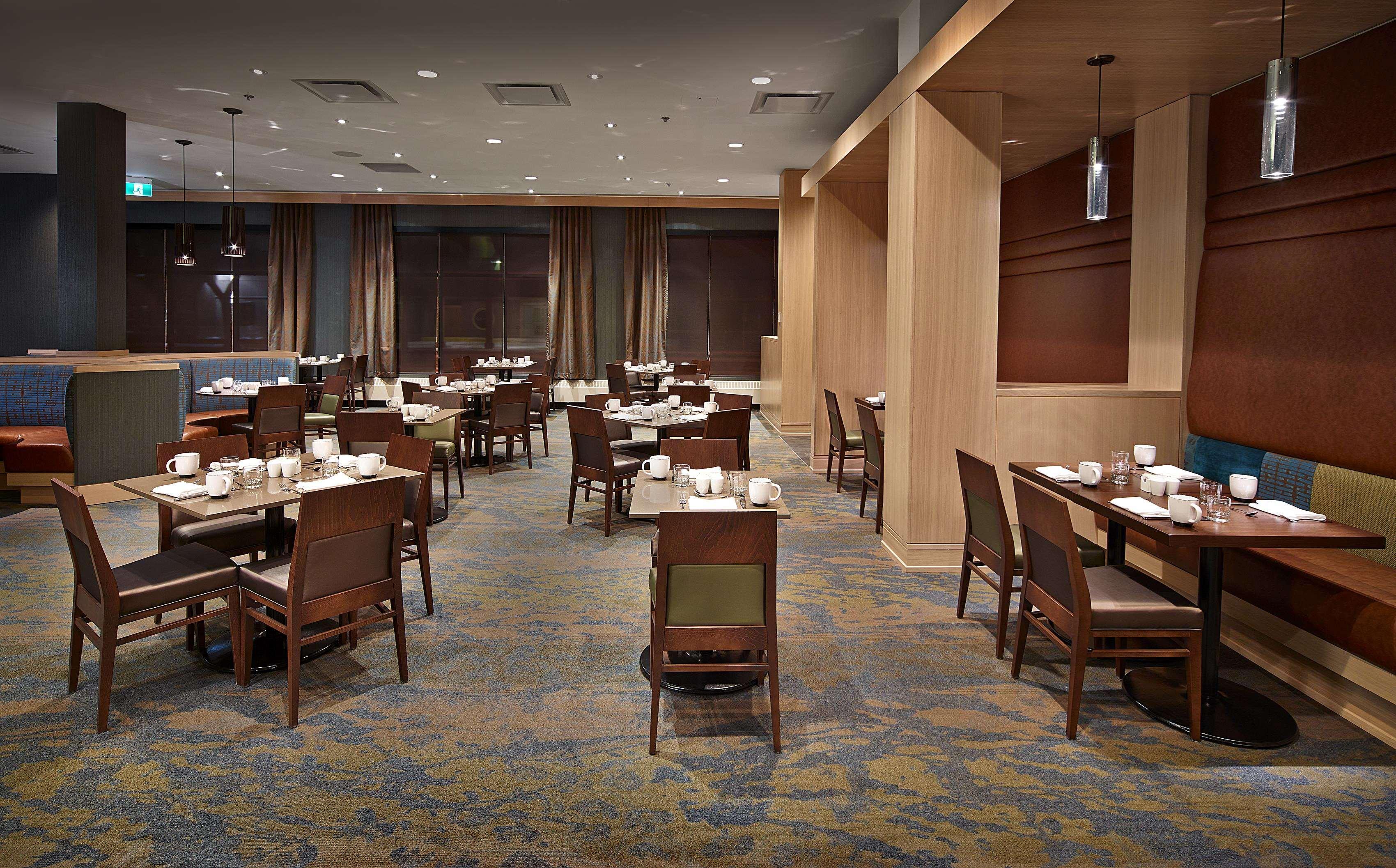 Doubletree By Hilton Hotel & Conference Centre Риджайна Экстерьер фото