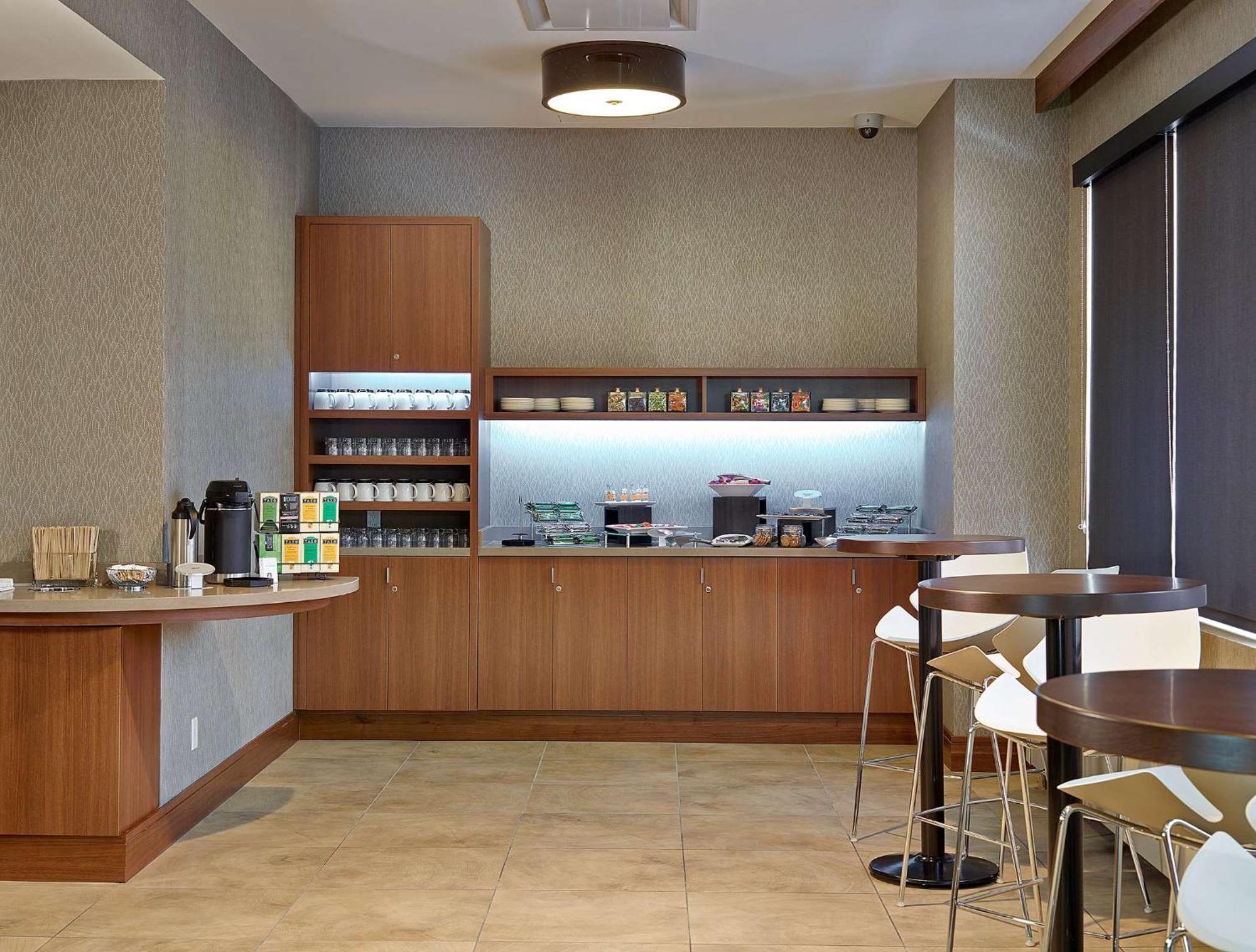 Doubletree By Hilton Hotel & Conference Centre Риджайна Экстерьер фото