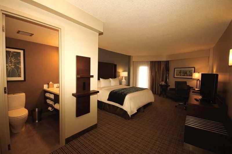 Doubletree By Hilton Hotel & Conference Centre Риджайна Экстерьер фото